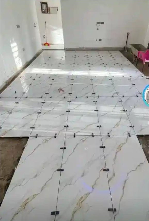 Large-format marble-look tiles during installation